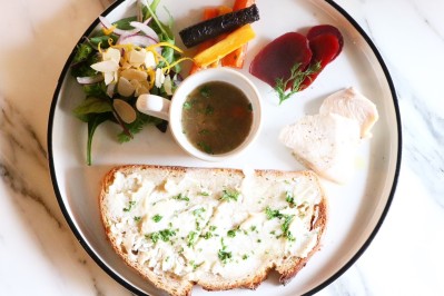 Goat milk cheese/chèvre Tartine meal